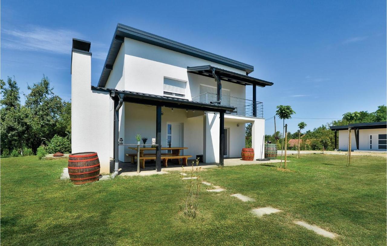 8 Bedroom Lovely Home In Durdevac Ðurđevac Exterior foto